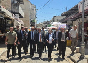وزير الحكم المحلي يزور بلدية طولكرم ويؤكد دعم الوزارة لمشاريع تطوير البنية التحتية والخدماتية