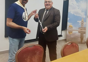 رئيس بلدية بيت جالا يستقبل  في مقر البلدية وفدًا من المجموعة الكشفية البابوية.