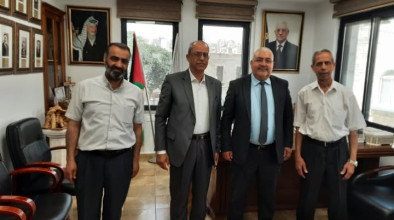 رئيس بلدية بيت جالا يستقبل  وفداً من شركة بيت جالا لصناعة الأدوية.