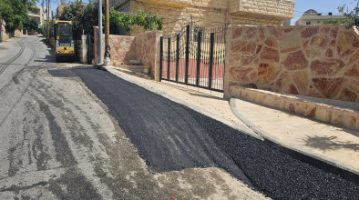 تواصل طواقم بلدية بيت جالا تنفيذ أعمال التراقيع في عدد من شوارع المدينة.
