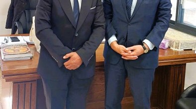 سعادة رئيس بلدية بيت جالا السيد عيسى القسيس يستقبل القنصل اليوناني السيد ديميتريوس انجيلوسوبولس في دار البلدية