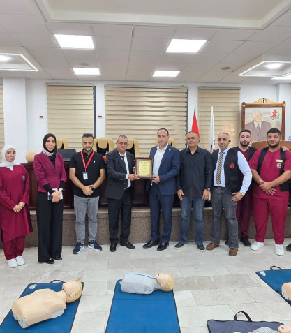 "دقيقتان لإنقاذ الحياة" لقاء توعوي في بلدية طولكرم بالشراكة مع الجامعة العربية الأمريكية
