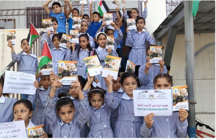 Salfit Municipality implements an initiative to distribute stationery to schools in Salfit city