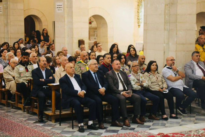 مشاركة رئيس بلدية بيت جالا السيد فلاديمير خاروفة وعضو المجلس البلدي السيد راني قطان في القداس الاحتفالي.