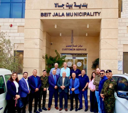 رئيس بلدية بيت جالا وأعضاء المجلس البلدي يستقبلون تجمع العلاقات العامة والإعلام لمؤسسات بيت لحم.